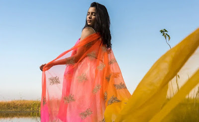 সুন্দরী মেয়েদের প্রোফাইল পিক