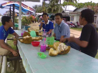 Rekreasi Ke Pantai Amal Bersama Staf DTP Jakarta