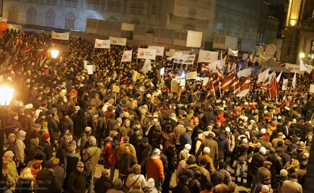 2007 год. Рига. Домская площадь. Митинг 2007 года.