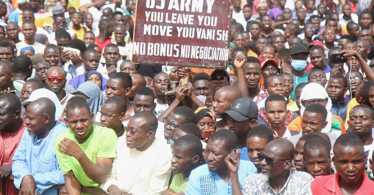 Nigeriens gather in a street to protest against the U.S. military presence, in Niamey, Niger April 13, 2024. REUTERS/Mahamadou Hamidou