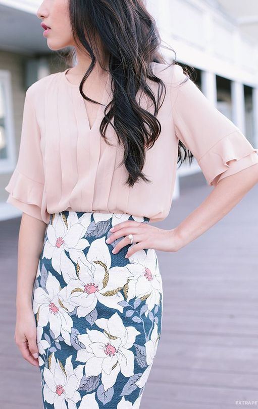 SPRING WORK STYLE: SOFT PEACH, NAVY + FLORAL PRINT