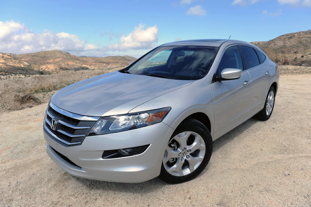 2011 honda accord crosstour front angle view 2011 Honda Accord Crosstour