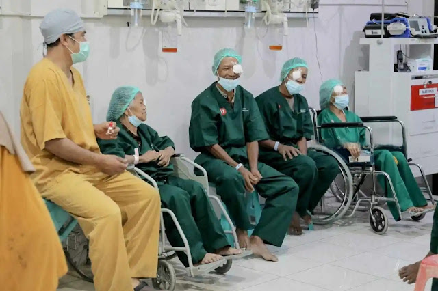 Mensos Risma Fasilitasi 400 Pasien Operasi Katarak Gratis di RSUD Kanjuruhan