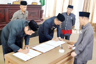 Bupati dan Ketua DPRD Maros,Sahkan APBD 2017 Sebesar Rp 1,2 Triliun