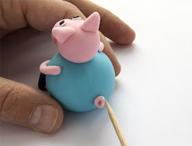 Pujs Jure iz tičino mase - George pig fondant figure