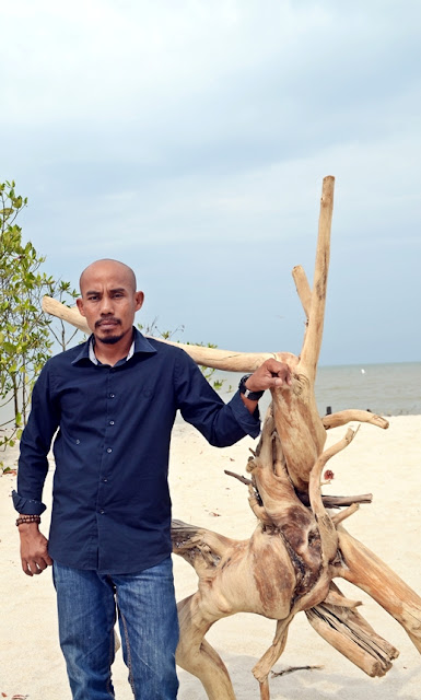 sosok di balik wisata mangrove kampung nipah