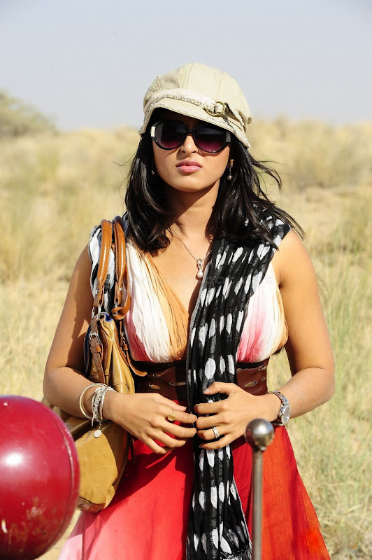 South Hot and Sexy Actress Anushka Shetty Latest Stills glamour images