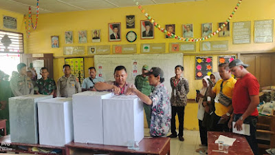 Polsek Kualasimpang Hadiri dan Monitoring Pildatok Desa Bukit Tempurung