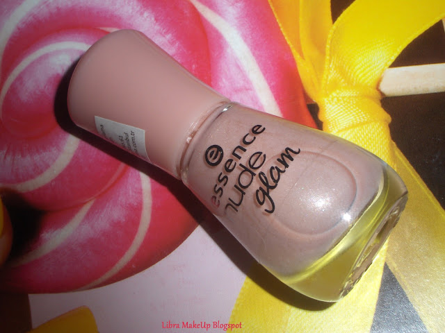 essence nude glam iced strawberry cream oje