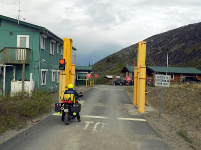 We Only had Two Vehicles Ahead of Us at the Canadian / Alaskan Border