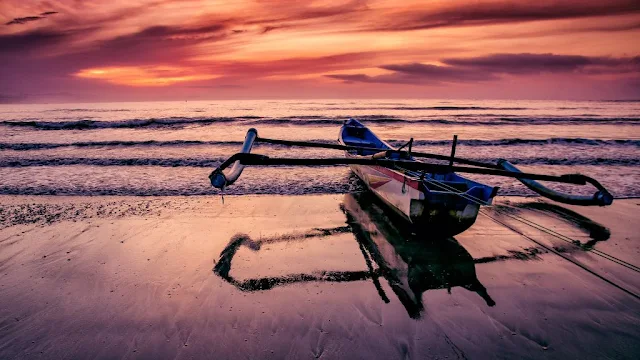 Pesona Senja di Pantai Surade