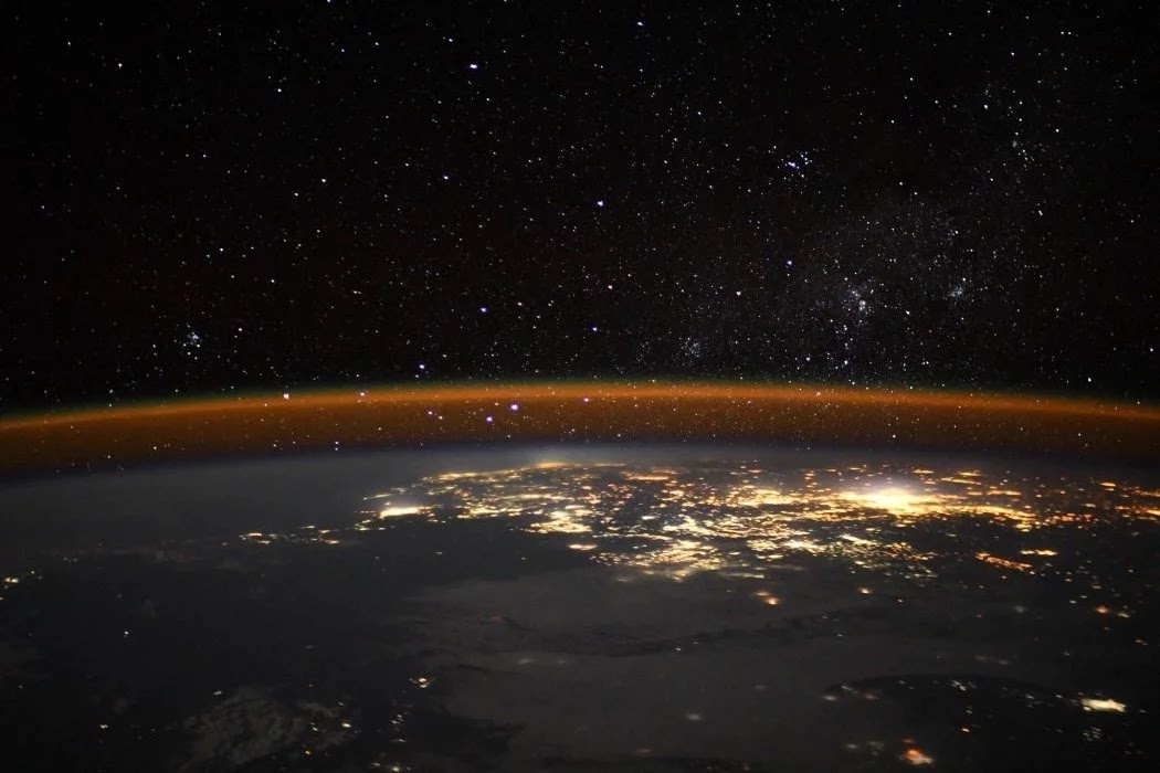 European Space Agency Astronaut Takes Photo Capturing The Earth's Mesmerising Airglow