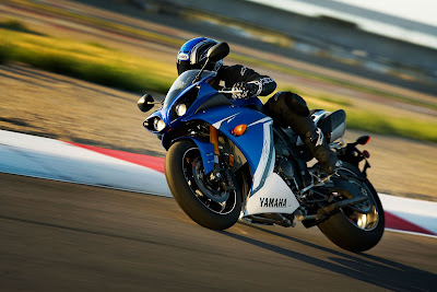 2011 Yamaha YZF-R1 Test Ride