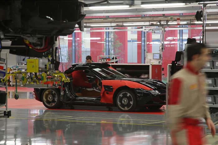 Yuk, Ngintip Proses Pembuatan Mobil Ferarri [ www.BlogApaAja.com ]