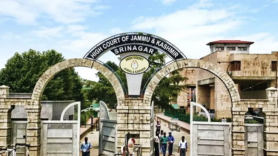 Principal Employer Liable to Compensate for Worker's Death Even if Engaged Through Contractor: Jammu and Kashmir High Court