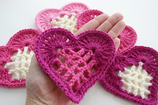 From the Heart Bunting Free Crochet Pattern by Susan Carlson of Felted Button