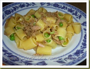 Mezzi tortiglioni senza glutine con cipolla, tonno e piselli (7) Mezzi tortiglioni senza glutine con cipolla, tonno e piselli (7)