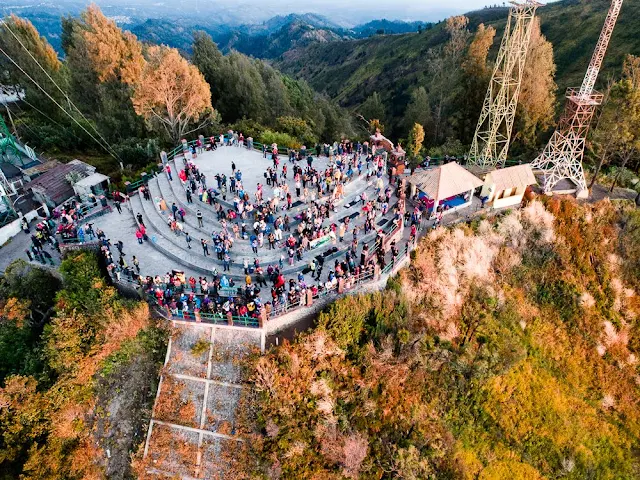 Objek wisata penanjakan bromo diambil dari drone