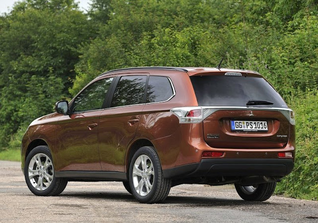 Mitsubishi Outlander Rear View