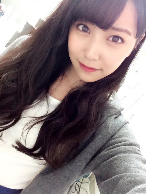 Kawaii_Japanese_Girl_Idol_having_beautiful_eyes