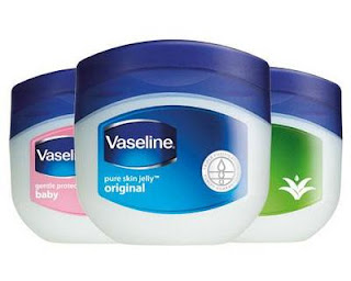 Cara Memanjangkan dan Melentikkan Bulu Mata Dengan Vaseline Petroleum Jelly