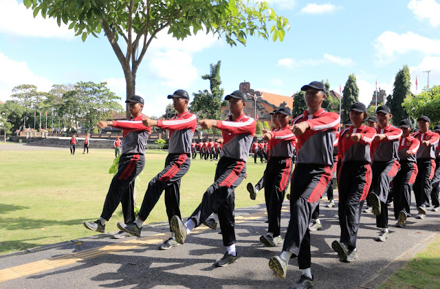    Bakar Semangat Tim Paskibra, Wabup Kasta : Tetap Semangat dan Jaga Kesehatan