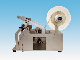 semi automatic sticker labeling machine for round&plane bottles halbautomatische Etikettiermaschine
