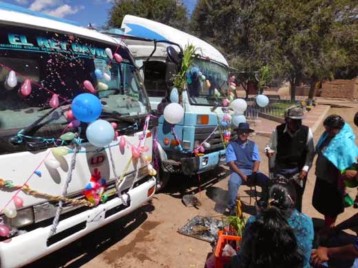 Heute werden besonders die LKW's und Jeeps mit Luftballons verziert