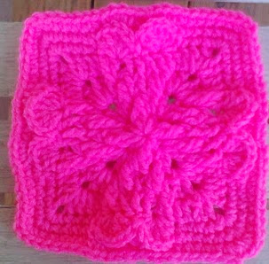 http://translate.googleusercontent.com/translate_c?depth=1&hl=es&prev=/search%3Fq%3Dhttp://www.knotyournanascrochet.com/p/free-patterns.html%26safe%3Doff%26biw%3D1429%26bih%3D984&rurl=translate.google.es&sl=en&u=http://myblueangels.blogspot.com.es/2011/08/6-subtle-hearts-square.html&usg=ALkJrhj_OMyiovRwkjMGGpHo8ix6ValVcQ