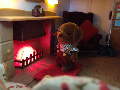 Sylvanian Families Fireplace Highfields Farm Hunter-Smyth Chocolate Labrador Family