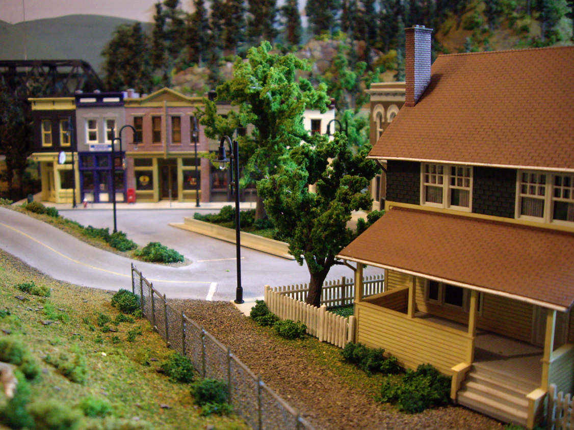 TY'S MODEL RAILROAD: Layout Scenery Part III - Downtown