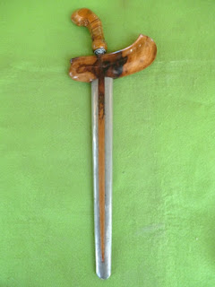 KERIS SENGKELAT LUK 13