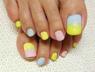 Stylish-Pedicure-Nail-Art-Designs-for-Summer-2012