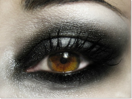 smoky eyes