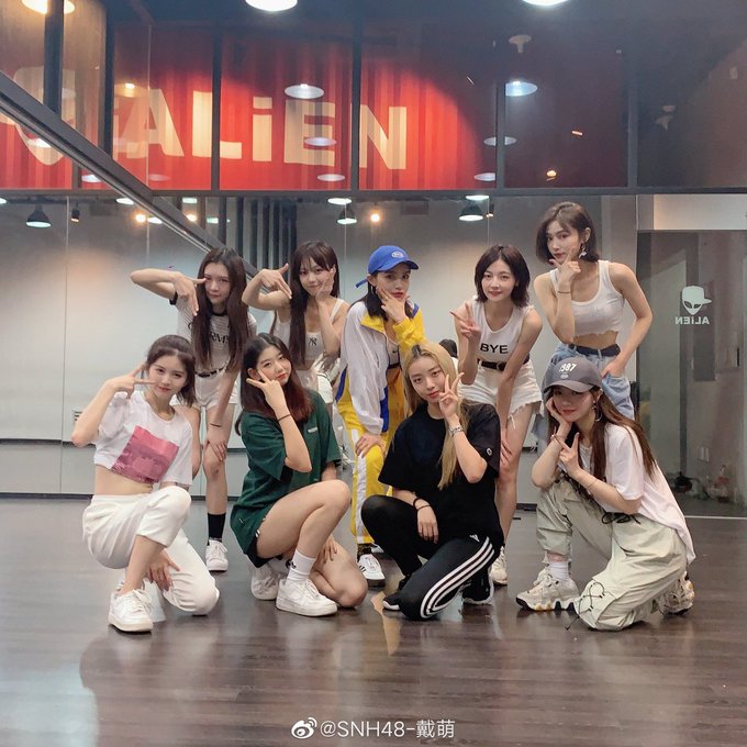 All About Girls K Pop Snh48のk Popサブユニット7senses ソウルの人気ダンス スタジオ Alien でインストラクターと撮影した集合写真を公開 Alienの傑作ダンス動画集