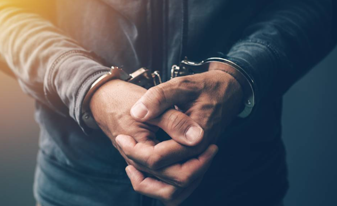 शिक्षिका निलंबित: ब्लैकमेल कर युवक से ऐंठे 35 लाख रुपये, गिरफ्तारी के बाद भेजी जा चुकी है जेल