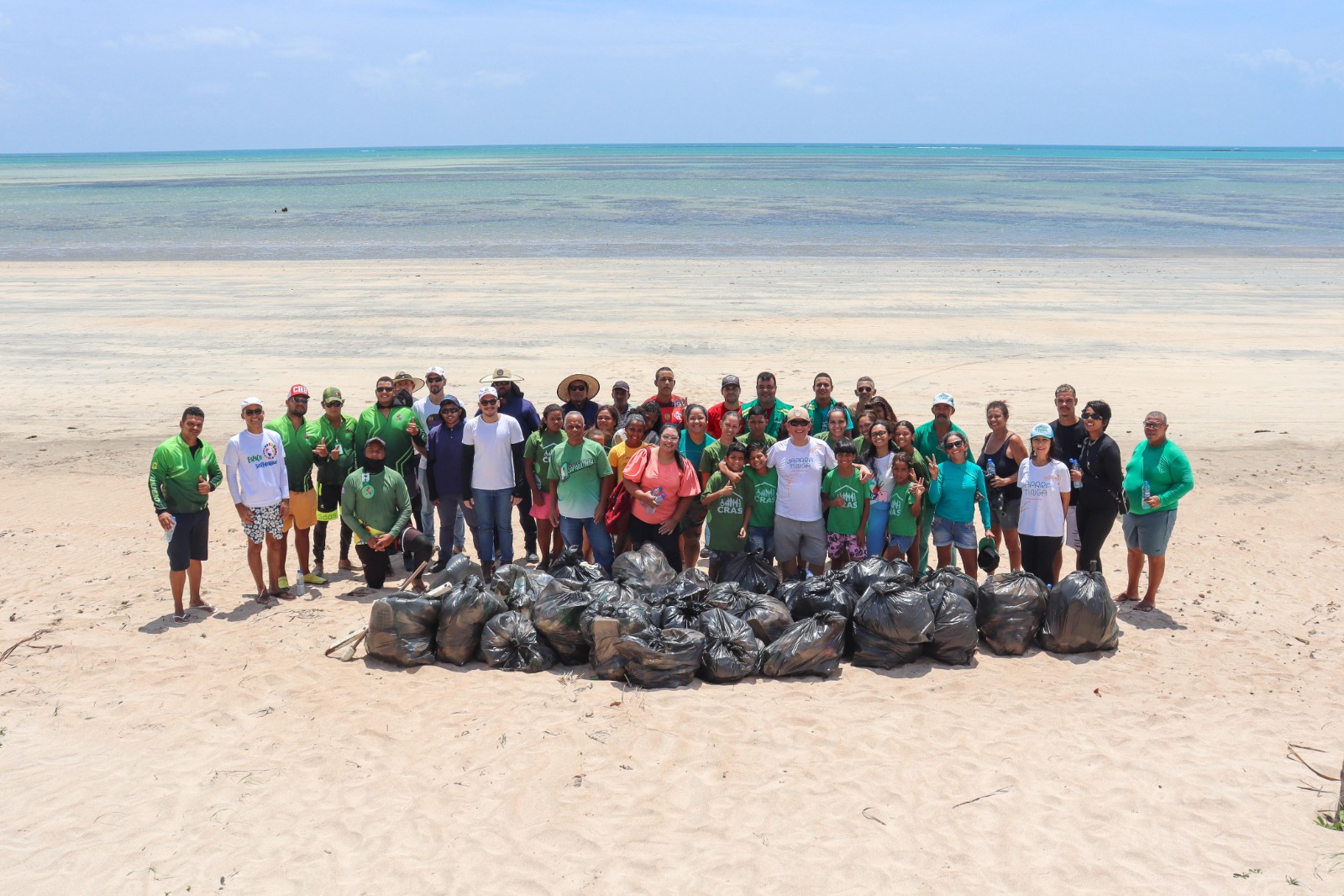 Unidos pelo Meio Ambiente: Prefeitura e Costa dos Corais promovem mutirão de limpeza em Japaratinga.