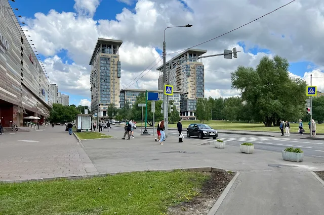 Тарусская улица, жилой комплекс «Новоясеневский»