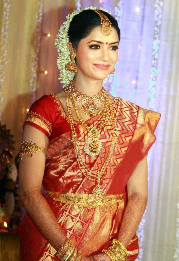 South Indian brides usually prefer a traditional 