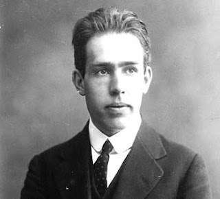 Model/Teori Atom Niels Bohr: Pengertian, Gambar, Kekurangan dan Kelebihannya