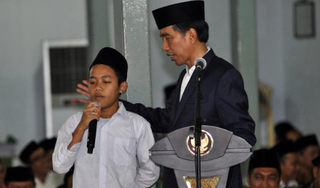 Jawaban Lucu Santri Saat Diminta Jokowi Sebutkan Nama Menteri