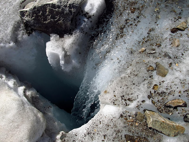 Szczeliny w drodze na Dufourspitze