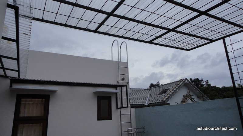 a Contoh atap awning polycarbonate untuk area jemur dak atas