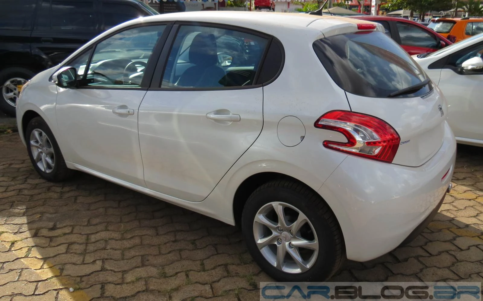 Peugeot 208 Active Automático 2015