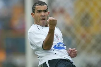 Corinthians lodge bid for Carlos Tévez