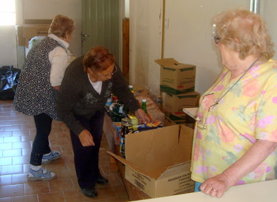 El Centro de Jubilados Collón Curá sigue con la entrega de bolsones PAMI