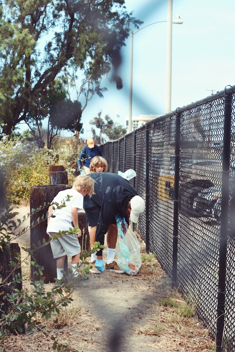 Off the Grid in the City - Coastal Clean Up Day - Heal the Bay