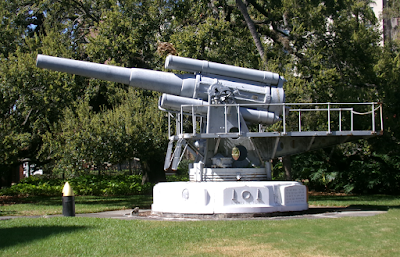 Big cannon in war memorial.