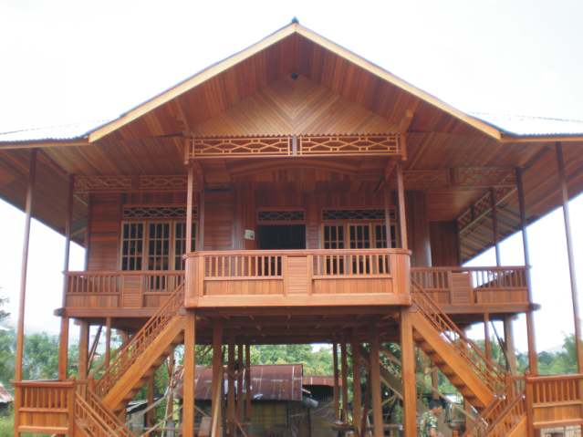 The Artistict Place Rumah Panggung Kayu dan Modern