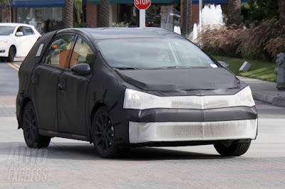 Minivan Toyota Prius bride walked on test – spy pictures